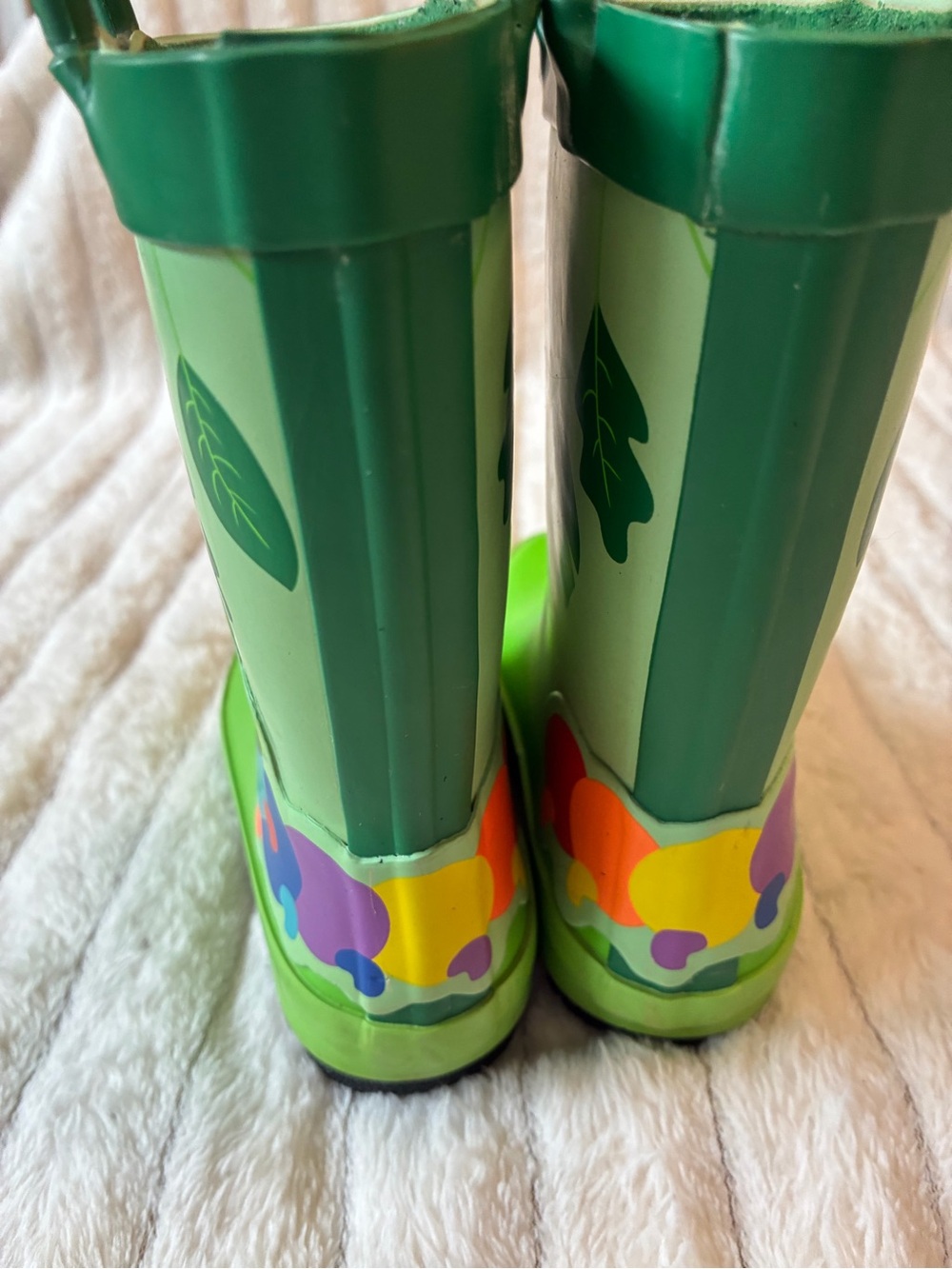 🌿🐛 Cat & Jack Caterpillar Rain Boots – Size 6 🐛🌿 - Picture 5 of 7
